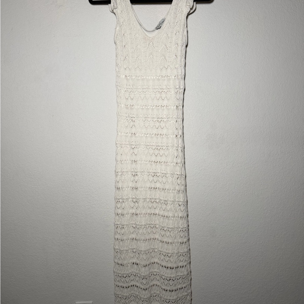 Elegant White Knit Midi Dress - Picture 4 of 5